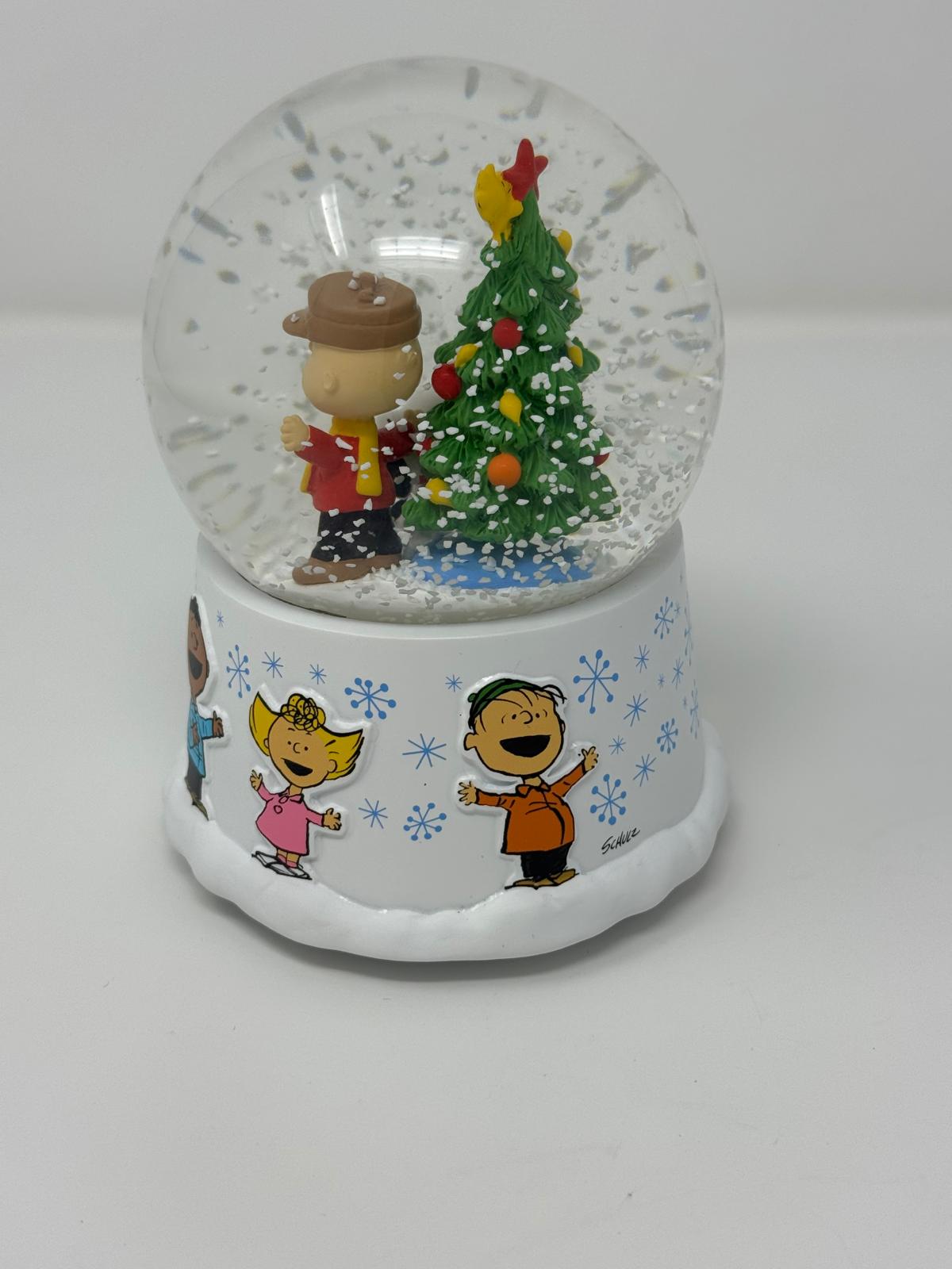 Snoopy -Charlie Brown  Snow Globe / Globo de nieve de Snoopy -Charlie Brown